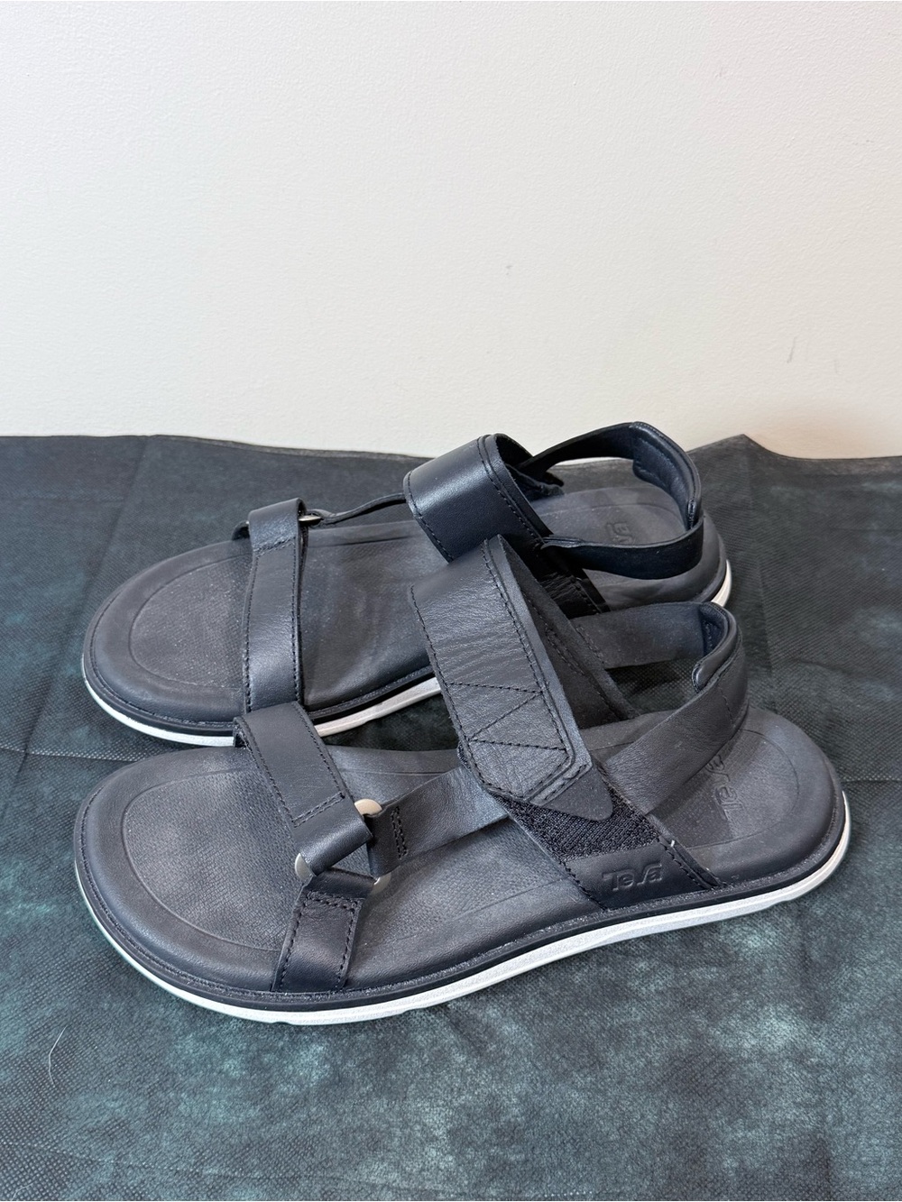 🔥Teva Women’s Black Leather Sport Sandals Size 8.5 EC🔥